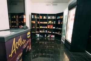 a room with a game table and shelves ofiazepines at Eco Stay in Curitiba