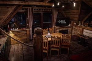 a dining room with a wooden table and chairs at Luxury Chalet Strachan - Jacuzzi and Sauna in Ždiar