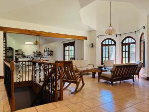 a living room with two chairs and a couch at Van Kouwenhoven Hostel in Diriamba