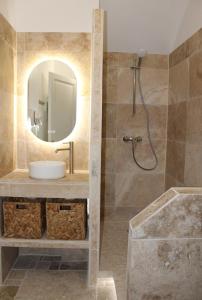 a bathroom with a sink and a mirror at Hotellerie de l'Esplanade in Rians