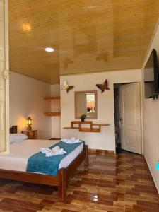 a bedroom with a bed with towels on it at Hotel y Club Pueblito Quindiano Montenegro in Montenegro
