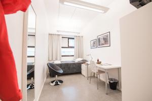 Posezení v ubytování Forenom Hostel Helsinki Pitäjänmäki