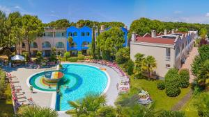 Бассейн в Villaggio Mare Blu или поблизости