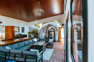 a living room with blue couches and a table at AMANI Casa Suite in San Rafael