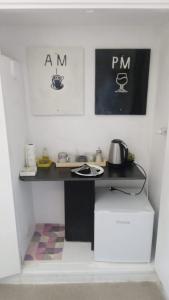 a black desk with a tea kettle on top of it at Alojamiento San Nicolas in La Rioja