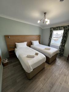 a bedroom with two beds and a window at Hamilton House, Chester in Hope