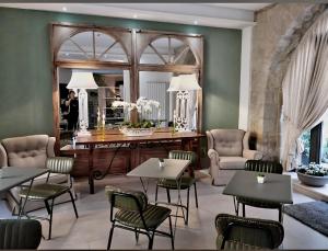a room with a desk and chairs and a mirror at Relais Palazzo Duomo in Nola
