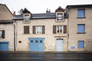an old brick building with blue doors and windows at T3 Cosy - Art Déco in Villefranche-de-Rouergue