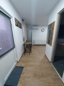 an empty hallway with a table and chairs in a room at Parnica Home 4 in Dudeştii Noi