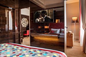 Postel nebo postele na pokoji v ubytování Gioberti Art Hotel