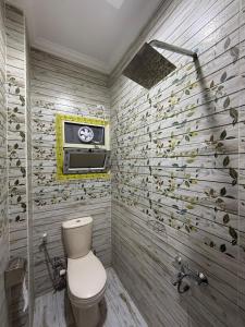 a bathroom with a toilet in a room at TriPyramids Suites in Cairo