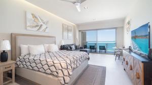 Gallery image of One 1402B Hotel Room: New Beachfront Resort, Style & Comfort in Puerto Peñasco