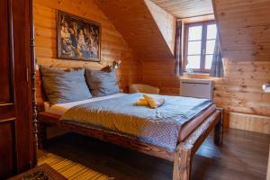 a bedroom with a bed in a log cabin at István Pince a penzión in Šahy