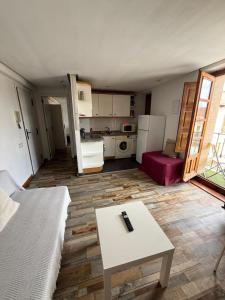 a living room with a white couch and a table at Apartamentos Viva León in León