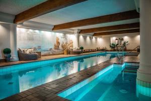 a pool in a hotel room with a swimming pool at Enzian Inn in Leavenworth