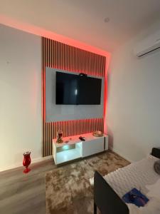 a room with a tv on a wall with a bed at Feeling Porto House in Porto