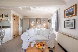 a living room with a white couch and a table at 1 Bed in Snape oc-sfgcs in Snape
