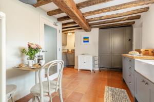 a kitchen with a table and chairs in a room at 3 Bed in Brancaster oc-h27159 in Brancaster