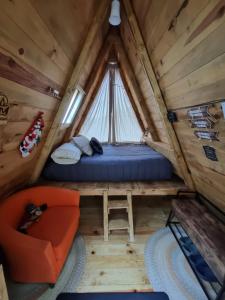 a bedroom in a tree house with a bed and a window at DM El Refugio SG Af3 in Pinal de Amoles