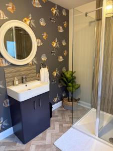 a bathroom with a sink and a mirror at Derry City Centre Townhouse in Derry Londonderry +7 photos