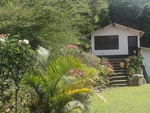 a house with a window on the side of it at Mi Cabaña in Nimaima