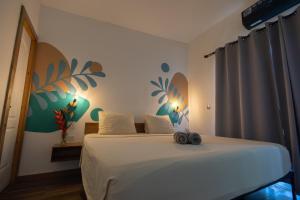 a bedroom with a large white bed in a room at Somewhere In Bocas in Bocas Town