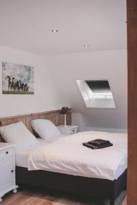 En eller flere senge i et værelse på Boerderij Zonneveld