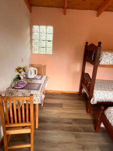 a room with a table and two bunk beds at Max in El Chalten