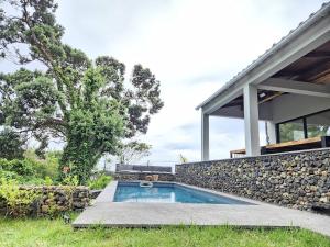 a swimming pool in the backyard of a house at Blue Horizon Apartments in Varadouro