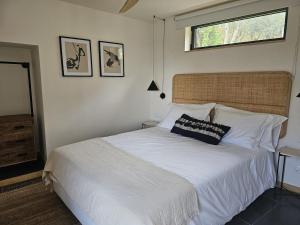 a bedroom with a bed with white sheets and a window at Blue Horizon Apartments in Varadouro +232 photos