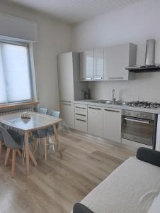 a kitchen with a table and a dining room at Kasakiwi Apartment in Vicenza