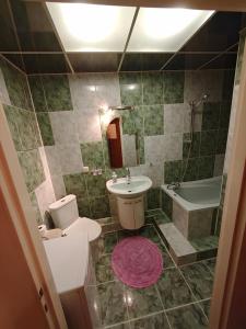 a bathroom with a sink and a toilet and a tub at Vistula Home in Płock