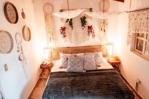 a bedroom with a large bed in a room at hotel boutique Almaia 17 cerca del aeropuerto jose m cordova in Rionegro