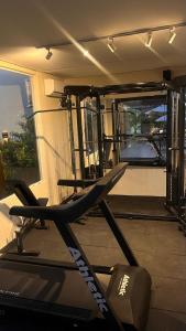 a gym with two treadmills and a treadmill at Pousada Maré do Francês in Praia do Frances