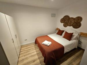 a bedroom with a large bed with brown pillows at Poolside Apartment Barcelona Sant Cugat in Sant Cugat del Vallès +32 photos