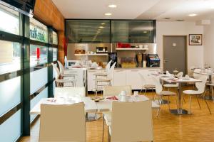 Restoran atau tempat lain untuk makan di Séjours & Affaires Montreuil Saint Mandé
