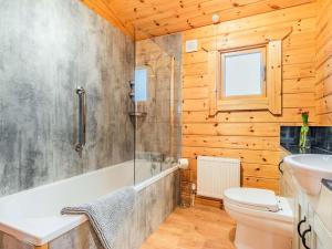a bathroom with a tub and a toilet and a sink at 3 Bed in Maidstone oc-86252 in Lenham +27 photos