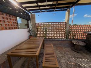 a patio with a wooden bench and a large window at Casa Céntrica con Roof garden y Vistas a la Ciudad in Guadalajara +30 photos
