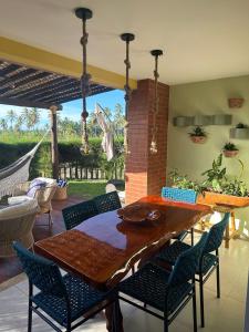 a patio with a wooden table and chairs at Apartamento Garden in Baixio