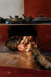 a stove with some food inside of it at Pousada da Janjana in Nova Iguaçu