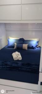 a bed with two towels and two pillows on it at Lindo studio no Residencial Quisisana in Poços de Caldas +11 photos
