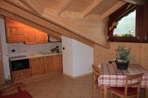 Kuchyňa alebo kuchynka v ubytovaní Chalet Alberti