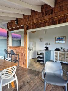 a kitchen and dining room with a table and chairs at Villa Bois coco Les Saintes in Terre-de-Haut