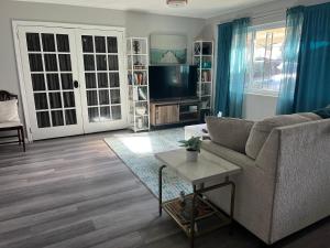 a living room with a couch and a tv at Horizon Haven in Jacksonville