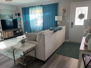a living room with a couch and a tv at Horizon Haven in Jacksonville +24 photos