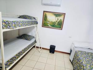 a room with two bunk beds and a picture on the wall at Casa de Campo Arenal in San Francisco