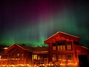 an image of the aurora borealis above a house at Log Cabin With Views Over Turufjell in Flå