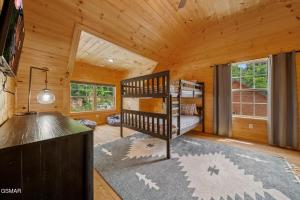 a bedroom with a bunk bed in a cabin at Cabin in Sevierville in Sevierville +13 photos