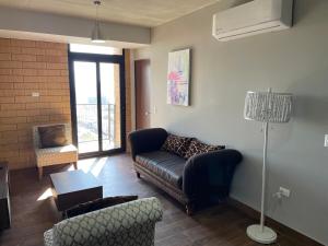 a living room with a couch and a chair at Departamento en Torre Historicah in Monterrey