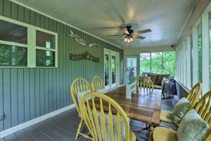 a dining room with a table and chairs at Dockside Lakefront Escape Deck Views in Jacksons Gap